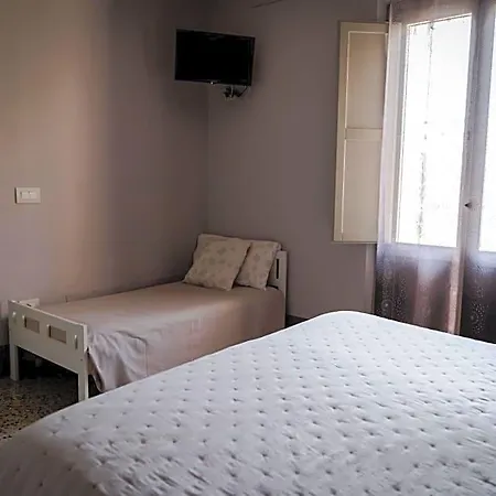 Lazita Nocleg ze śniadaniem 3*